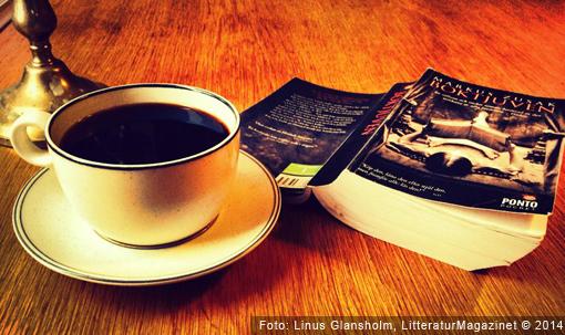 Lycka är lördagsmorgon, starkt kaffe och en enastående bra bok.